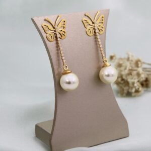 BRINCO BORBOLETA + PÉROLA BANHADO A OURO 18K