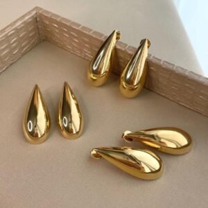 BRINCO GOTA ALONGADA BANHADO A OURO 18K