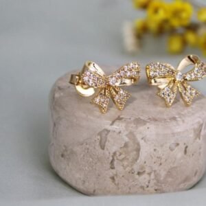 BRINCO LAÇO CRAVEJADO NA MICRO ZIRCÔNIA BANHADO A OURO 18K