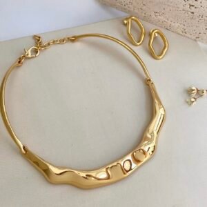 COLAR ARO ORGÂNICO MARTELADO DOURADO