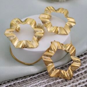 CONJUNTO BRINCO E COLAR FLOR VAZADO BANHADO A OURO 18K